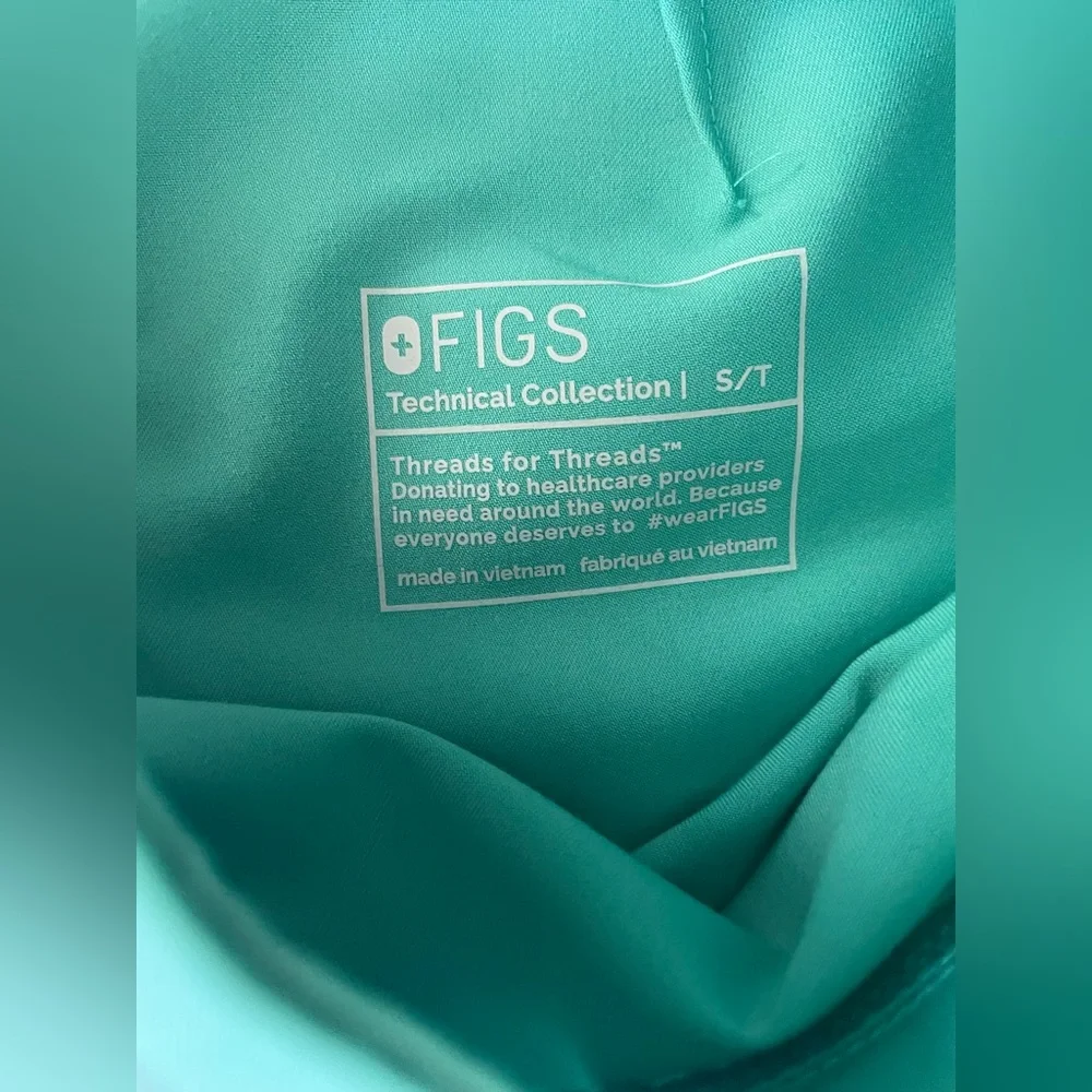 Figs Livingston scrub bottoms in surgical green - size small tall - Picture 3 of 7